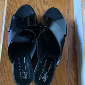 Donald Pliner black patent wedge 8.5M